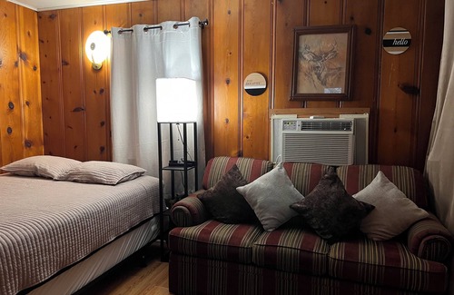 Protem Resort | Lake front Cabin Blue Waters Resort Cab 6
