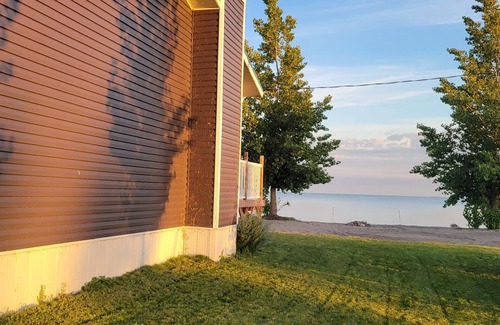 Manitoba Cottage | Lake front cottage on Lake Manitoba. 90min from Clear Lake, Riding Mt. Nat. Prk