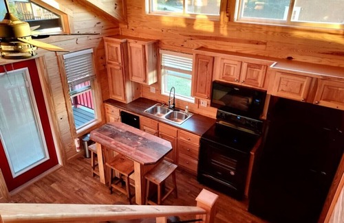 Dogwood House | Lake Front Cottage Paradise!