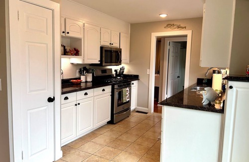 Mount Juliet House | Lake Front Haven with Dual Living Rooms, Hot Tub