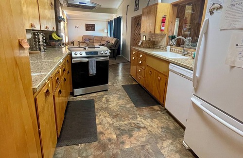 Moses Lake House | Lake Front home w/Dock & Boat Launch ✨ Closer to the Sun Lake House