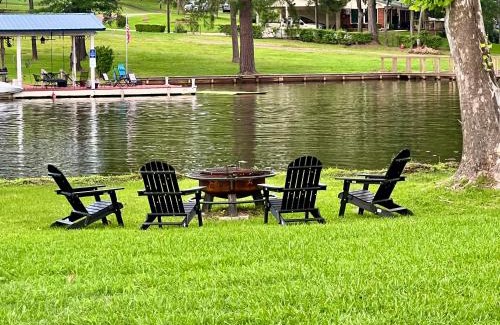 Lone Star House | Lake Front Luxury Fire Pit, Boat Ramp, Grill