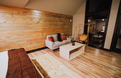 Cedar Bluff Resort | Lake Front Modern Cabin: Hot Tub, TV, & Lake Views