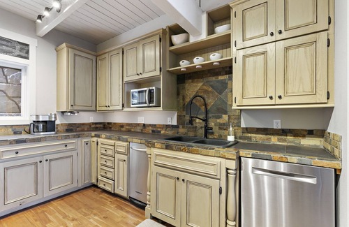 Clarksville Ski Chalet | Lake Front Oasis- Breathtaking Views- Hot Tub- Dock-8 Min to Town