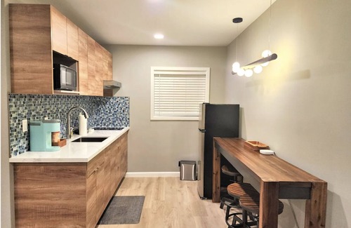 North Lakeport Apartment | Lake Front Oasis-On the Lake/Pier/Full Kitchen Lakeport Room #2