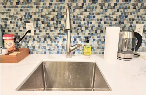 North Lakeport Apartment | Lake Front Oasis-On the Lake/Pier/Full Kitchen Lakeport Room #2