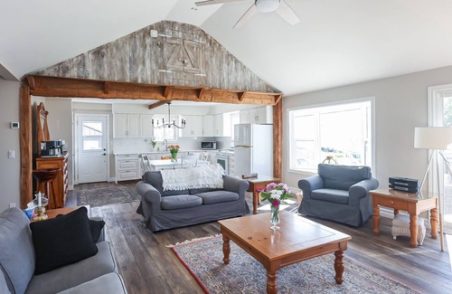Lowbanks House | Lake Front Retreat with boat access and private beach