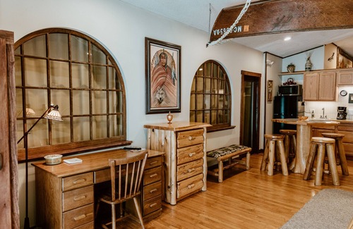 White Cloud Apartment | Lake Front Rustic Suite Rental
