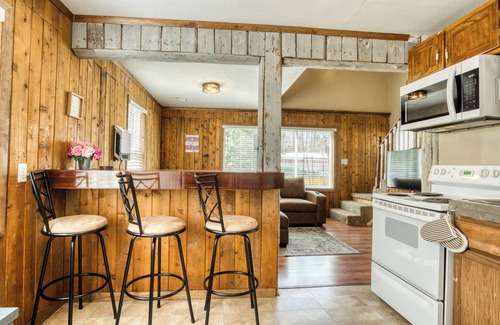 Lake George Cottage | Lake George Getaway: Cozy cottage w/kayaks, cornhole, Xbox, volleyball