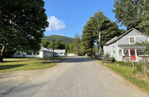 Huletts Landing Cottage | Lake George, Huletts Landing, Large family -friendly 5 BD Cozy Country Cottage