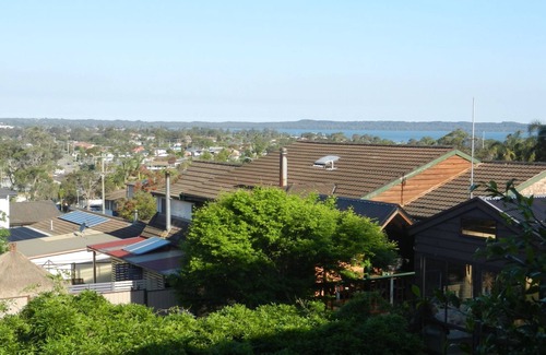 Gorokan Apartment | Lake Haven Escape.90 minute drive north of Sydney, *Pet Friendly*