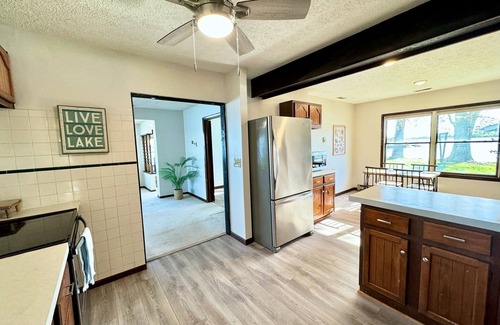 Lakeview House | Lake House Cottage w/Breathtaking Views!