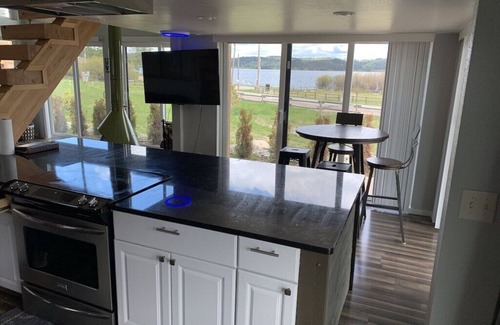 Georgetown House | Lake house getaway on Georgetown Lake.