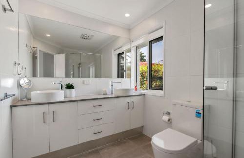 Pelican Waters House | Lake House On Magellan 58 Ramsay Crescent