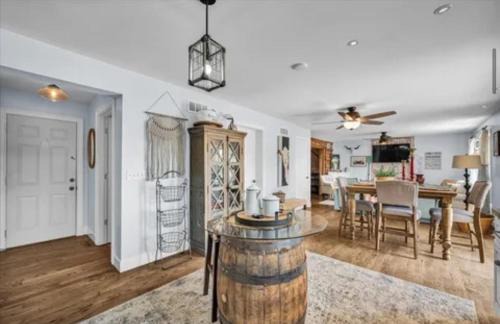 Putnam House | Lake House with private beach
