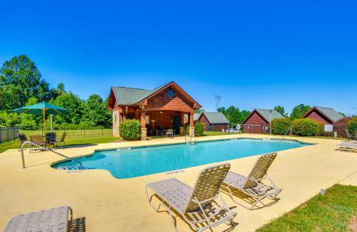 Six Mile House | Lake Keowee Access Idyllic Six Mile Cabin!