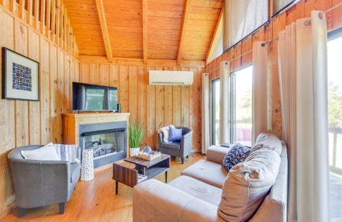 Six Mile House | Lake Keowee Access Idyllic Six Mile Cabin!