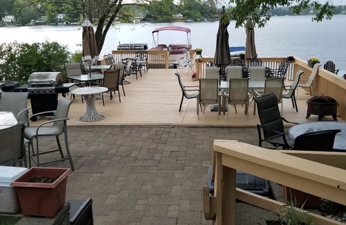 Mahopac House | Lake Mahopac House with lakefront & pontoon boat