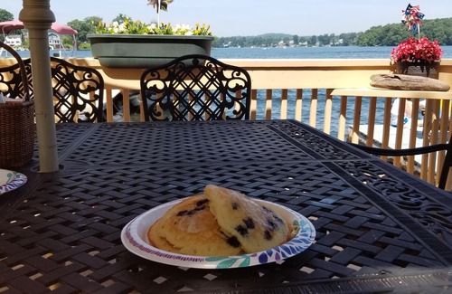 Mahopac House | Lake Mahopac House with lakefront & pontoon boat