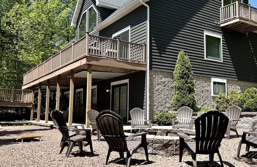 Mohawk Cabin | Lake Medora waterfront retreat 4.5 miles from Copper Harbor!