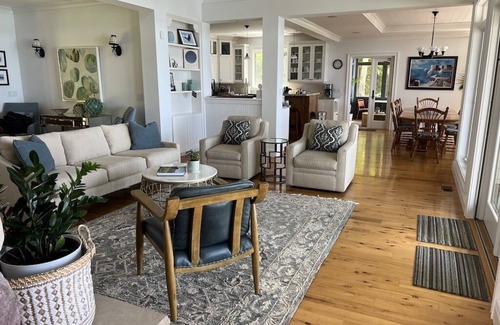 Harbor Springs House | Lake Michigan Luxury Lake House with 5 private bedroom suites