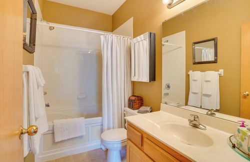 Navarre House | Lake Minnetonka Area Townhome < 1 Mi to Boat Ramp!