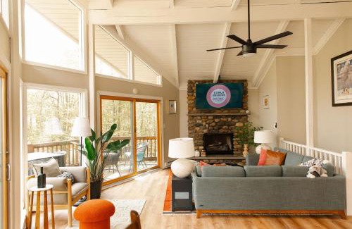 Pocono Pines House | Lake Naomi Chalet - 2hrs From Nyc