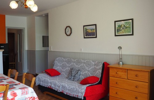 Villefranche-de-Panat Apartment | Lake & Nature – Cosy apartment 100m from Villefranche-de-Panat lake, authentic Aveyron stay