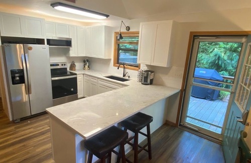 Robbinsville House | Lake Santeetlah - Lake Front - Mountain Home in Quite Cove