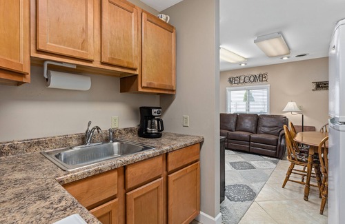 Shelbyville Cottage | Lake Shelbyville Country Cottage w/Hot Tub - 5 minutes from Lake