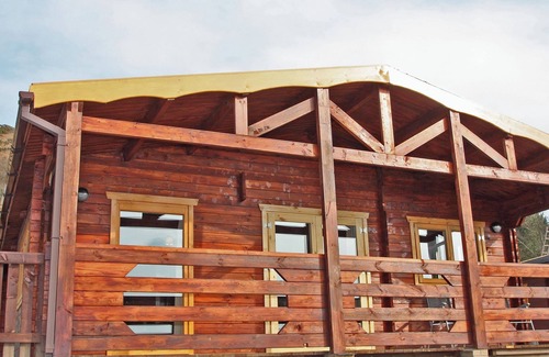 Pontardulais Cottage | Lake side log cabin peacefully situated and each enjoying fabulous lake views.