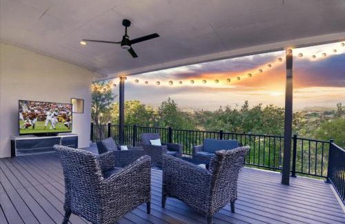 Northshore On Lake Travis Villa | Lake Side Villa, Infinity Pool, Jacuzzi, Pickle Ball & Winery