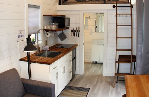 Madras House | Lake Simtustus Resort Juniper Hill Tiny Home #10 - Hot Tub