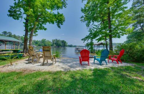 Eatonton House | Lake Sinclair Crooked Creek Cottage with Fire Pit!