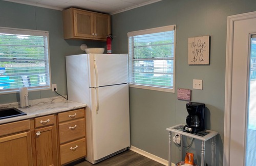 New Tazewell House | Lake Therapy at Norris Lake. Wake up floating on the water, pontoon included.