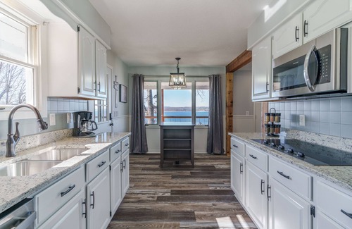 Lakeview House | Lake Therapy- Best views of Bull Shoals Lake/White River area!