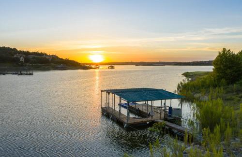 Waterford On Lake Travis House | Lake Travis Lakefront Retreat - Hot tub - Boat Ramp - Lakeside Parks