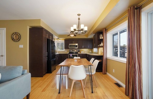 Hamilton Township House | Lake view 3-bedroom cottage- Hot tub & Pool table