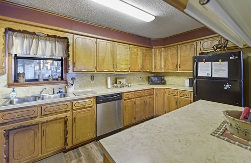 Dennis House | Lake View and Access! - 2 Bdrm, sleeps 6, beautiful lake views!