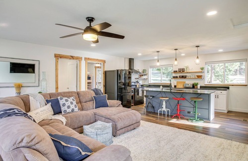 Hayden Lake Apartment | Lake-View Apt w/Furnished Deck in Hayden!