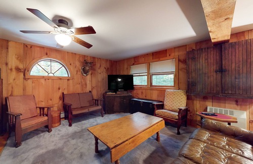 Moultonborough Apartment | Lake-view condo near golf with a grill & cable - dog-friendly