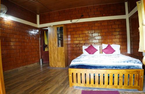 Virajpet Resort | Lake View Cottage