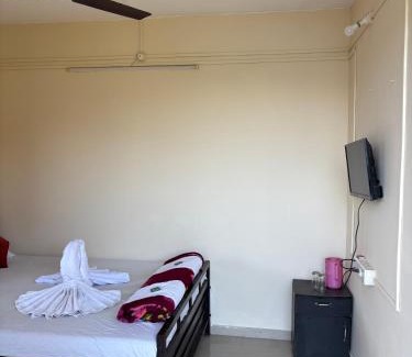 Lavasa Bed & Breakfast | Lake view dining and Lodging