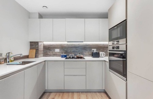 Woodberry Down Apartment | Lake View Hackney Two Bed