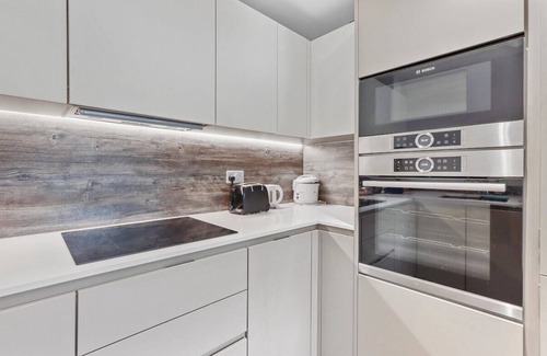 Woodberry Down Apartment | Lake View Hackney Two Bed