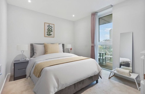 Woodberry Down Apartment | Lake View Hackney Two Bed
