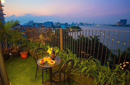 Thuy Khue Hotel | Lake View Hotel