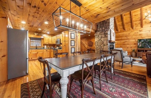Necowa Cove Cabin | *Lake View Lodge* Family~$Views~Arcade~HotTub
