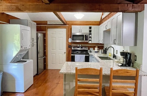 Windsor Cabin | Lake View LoftnCabin is only 2 miles from Wolf Creek Marina, nLake Cumberland KY