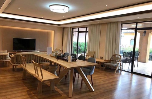 Dali Town Villa | Lake view minimalistic house in a safe community